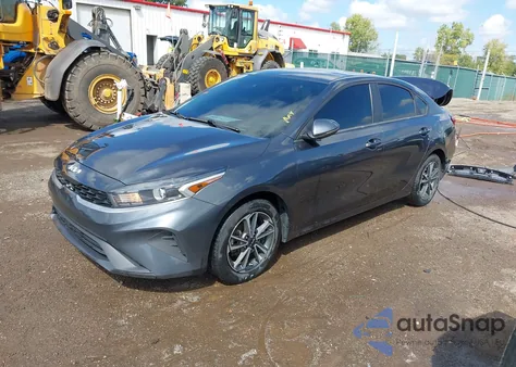 2022 Kia Forte Lxs z USA, uszkodzony, nr VIN 3KPF24AD3NE445196